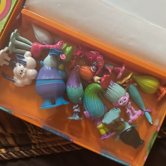 Dreamworks Trolls my busy books with 12 characters - Picture 5 of 5